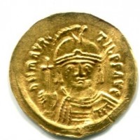 Maurizio Tiberio (582-602 d.C.): solido, zecca di Ravenna (Sear#589), piega, gr. 4,40