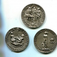 San Marino 1971: trittico di medaglie "Benvenuto Cellini", diametro 50mm, peso totale 160,43. In confezione. Scatola esterna con scritta