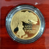 Gran Bretagna, Elisabetta II (1952-2022): 100 pounds 2021 "Alice's Adventures in Wonderland", in confezione originale con certificato. Soli 150 pezzi coniati !