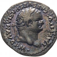 Tito (79-81 d.C.): denario "TR.P.IX.IMP.XV.COS.VIII.P.P." (Cohen#309; BMC#72; RIC#26a), grammi 3.22, mm 19, bella patina