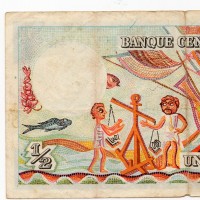 Tunisia: 1/2 dinar 01/06/1965 (Pick#62), Strappo al centro.
