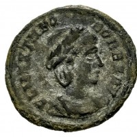 Teodora (337-340 d.C.): AE4 "PIETAS ROMANA" zecca di Treviri (RIC#65), grammi 1,57
