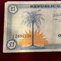 Biafra: 1 pound 1967 (Pick#2), angolino mancante, strappetti.
