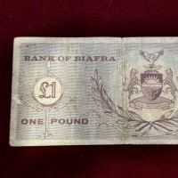 Biafra: 1 pound 1967 (Pick#2), angolino mancante, strappetti.
