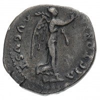 Vespasiano (69-79 d.C.): quinario "VITORIA AVGVST (RIC,II,116#795; Cohen#614), grammi 1.65. Nominale di rara apparizione, il quinario è molto più raro del denario