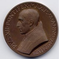 PIo XII (1939-1958): medaglia straordinaria 1956 "Giustiza, Carità e Pace" (Montenegro#pag734; De Luca#242; Calò#59). Opus: Mistruzzi, diametro 44 mm