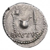 Bruto (85-42 a.C:): denario emesso nel 43-42 probabilmente da zecca miltare a Smirne con P.Cornelius Lentulus Spinther (Crawford#500/7; Sydenham#1310; RSC#6; RBW#1766; Babelon#41; Varesi#809), grammi 4.13, mm 19. Ex InAsta 80/202. Ottima qualità e patinata
