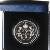 Gran Bretagna, Elisabetta II (1952-2022): 5 sterline 1990 "Queen Mother" nel cofanetto originale originale.