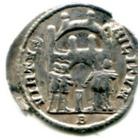 Galerio Massimiano (305-311 d.C.): 1/2 argenteo "VIRTVS MILITVM", coniato da Cesare, foro otturato. Gr. 1,57