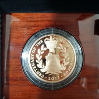 Gran Bretagna, Elisabetta II (1952-2022): 5 sterline 2017 "The Centenary of the House of Windsor", nel cofanetto originale. Tiratura di soli 750 pezzi