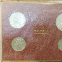 Vaticano, Pio XII (1939-1958): serie zecca 1952-XIV (Gigante#248), nel blister ufficiale, con ancora la carta esterna protettiva (non la apriamo poichè si romperebbe)