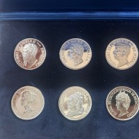 Savoia: scatola contenente otto medaglie commemorative di quattro regnanti con le relative mogli. Grammi 159.20/925°°