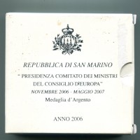 San Marino 2006-2007: medaglia "Presidenza comitato dei ministri del Consiglio d'Europa", in confezione originale (grammi 50.00 argento 986/°°), scatola esterna lievemente rovinata ma astuccio e medaglia perfetti