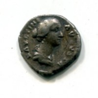 Faustina II (+175 d.C.): denario "AVGVSTI III FIL" (RIC#497), gr. 3.08
