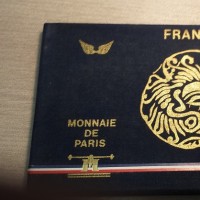 Francia, Quinta Repubblica (dal 1959): serie zecca completa 1978, 9 pezzi nella confezione ufficiale. Emissione speciale con le alette dorate sulla confezione