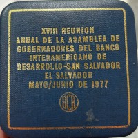 El Salvador: 250 colones 1977 "XVIII Riunione annuale dell'assemblea dei governatori" (KM#152), grammi 16, nell'astuccio originale