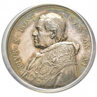Pio X (1903-1914): medaglia annuale 1914-XI "ALVMNIS SACRI ORDINIS AD VETEREM KLERI ROM GLOR EDVCENDIS", opus Bianchi (Montenegro#22; Rinaldi#108), grammi 36 diametro 44 mm. In slab PCGS SP63