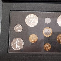 Francia, Quinta Repubblica (dal 1959): serie zecca completa 1990, 11 pezzi nella confezione ufficiale. Due pezzi commemorativi in argento (catalogo Gadoury 2019 euro 350.00)