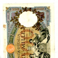 Regno, Vittorio Emanuele III: 100 lire 21/11/1939 "Regina Del Mare" (GiganteBI#44d), macchie e strappetto.
