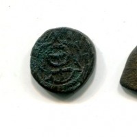 Pesi Monetali (sec. XIV/XV): da identificare, tondo 3,16gr, triang. 2,88gr.