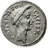 Giulio Cesare (49-44 a.C.): denario con monetario "P.SEPVLLIVS MACER (Crawford#480/11; Babelon#49), gr. 3,78. Ex asta Rauch 77 (Vienna 10/04/2006), lotto 343