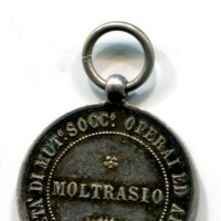 Moltrasio: medaglia 1874 "Società di Mutuo Socc. Operai e Artisti", gr. 6,24. Diametro 26 mm